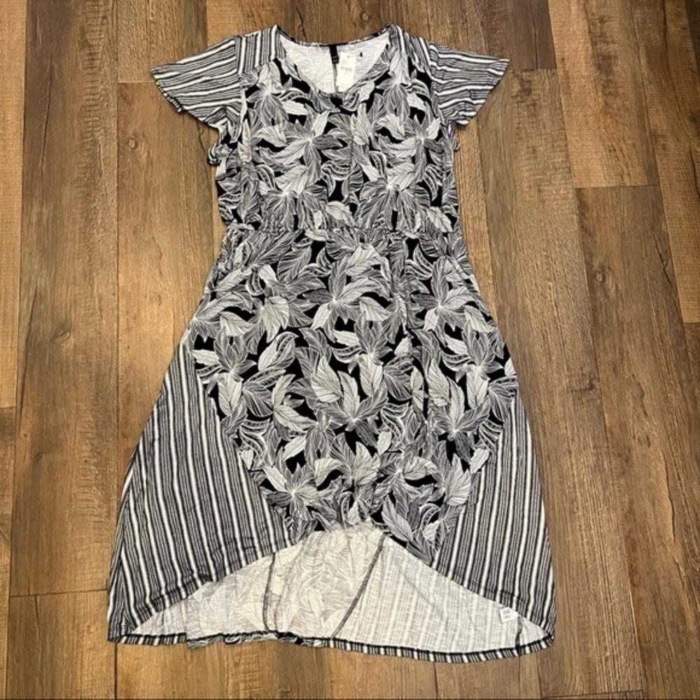 *Lane Bryant NWT Black White Leaf Print and Stripes Dress Size 22/24